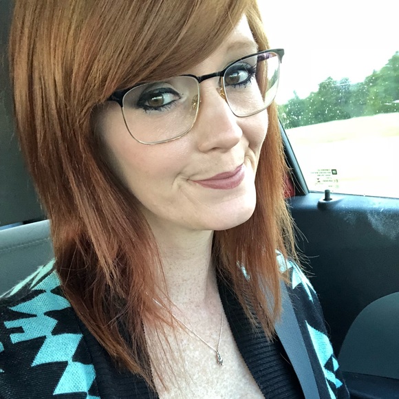 Meet your Posher, Melissa - Picture 1 of 1